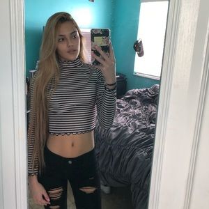 Ribbed & Cropped LongSleeve